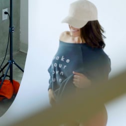 Evelin Stone in 'Mofos' Photoshoot Turns Into Sex Tape (Thumbnail 1)