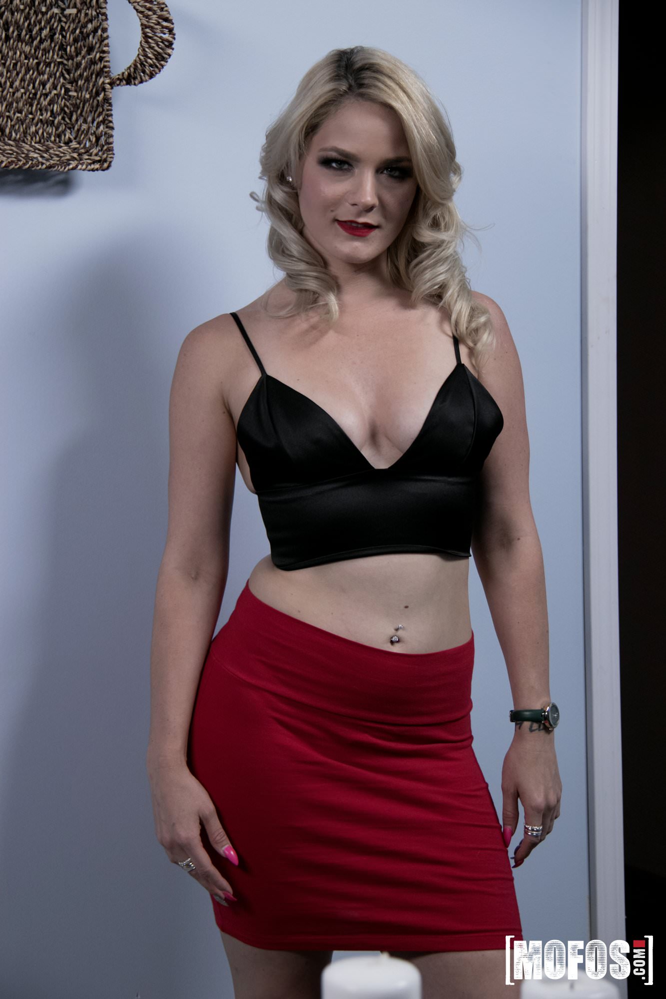 Mofos 'Late For His Date' starring Lisey Sweet (Photo 1)