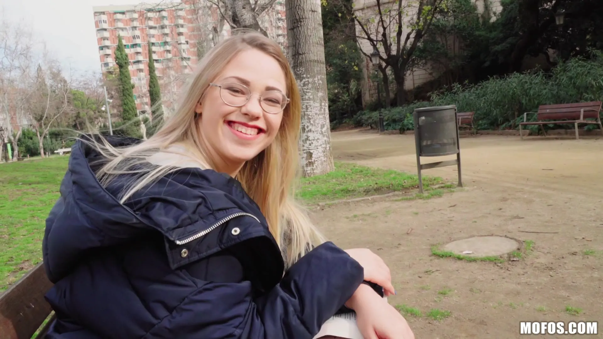 ▷ Selvaggia in Blonde Nerd Loves Public Fucking (Photo 144) | Mofos